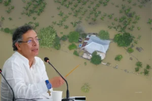 inundaciones en Colombia en 2026. Autoridad del Gobierno expone imágenes aéreas de zonas rurales inundadas durante sesión oficial de emergencia.