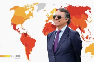 Presidente Gustavo Petro frente a mapa global de percepción de corrupción 2025, en contexto del Índice de Percepción de la Corrupción 2025.