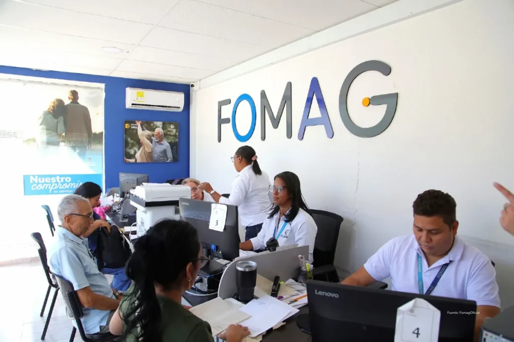 Paro nacional de profesores por crisis en el nuevo modelo del Fomag y demora en los decretos salariales 2 El FOMAG administra los recursos destinados a salud, pensiones y cesantías de los docentes oficiales.