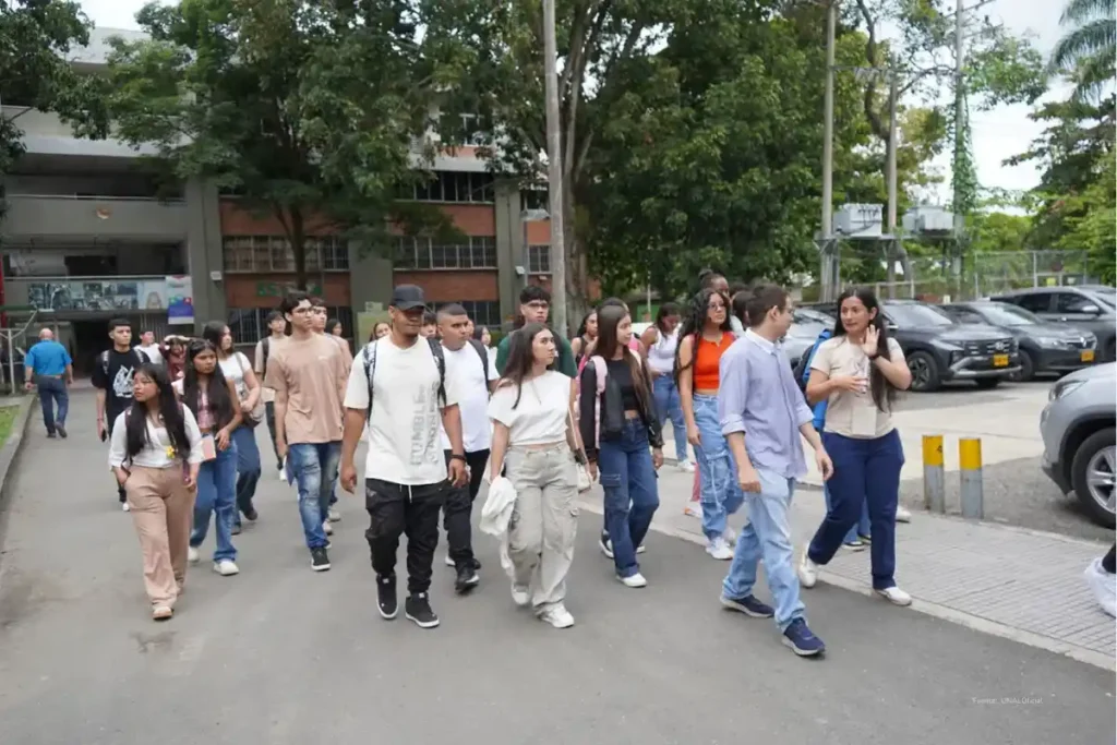 Becas Fundación Carolina 2026–2027: qué ofrecen, a quiénes están dirigidas y cómo postularse 4 La solicitud de las becas Fundación Carolina 2026–2027 se realiza en línea a través de la plataforma oficial de la Fundación.