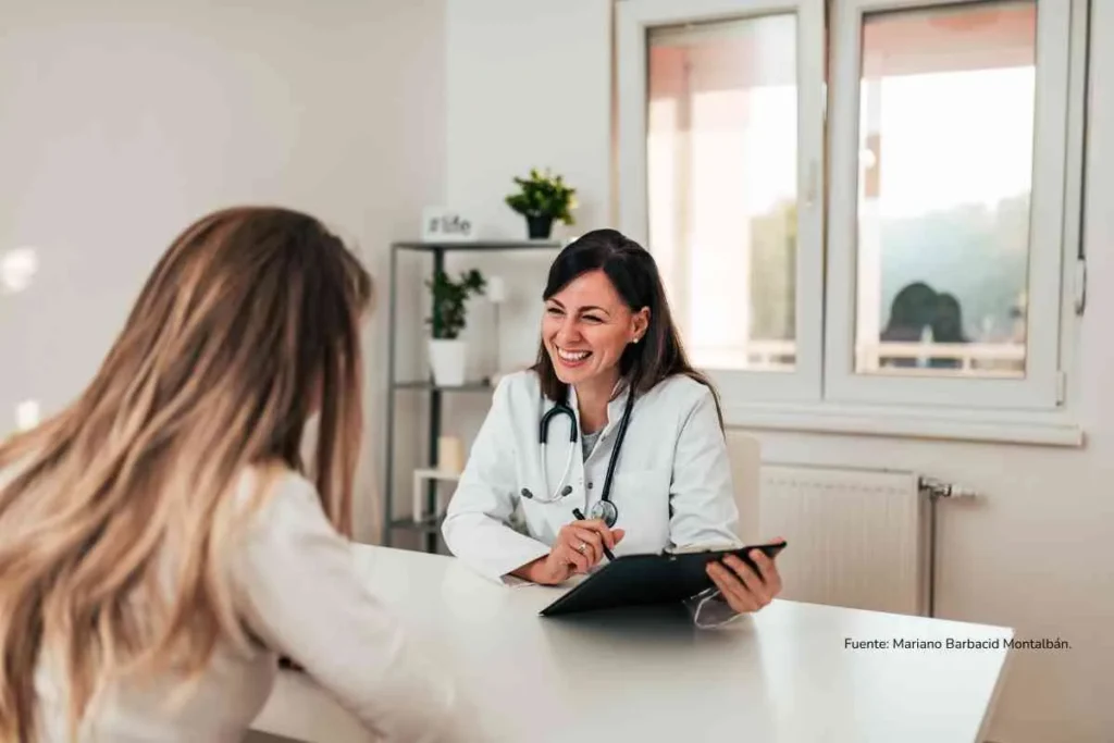 Interrupción voluntaria del embarazo en Bogotá: el acuerdo aprobado que podría imponer nuevas barreras 3 doctora y paciente