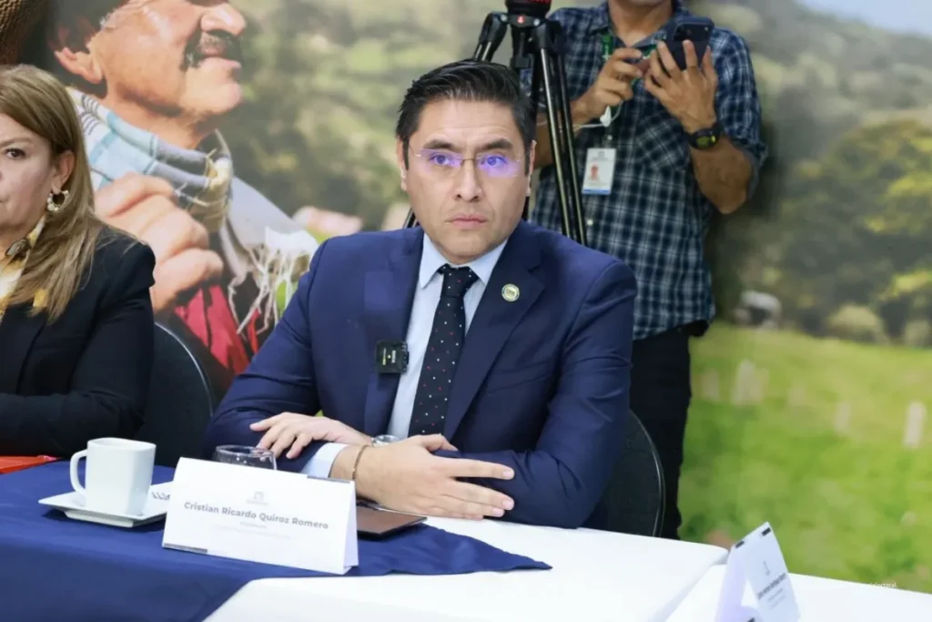 ¿Qué podría pasar si el CNE decide que Iván Cepeda no puede estar en la consulta? 2 Magistrado Cristian Ricardo Quiroz Romero en rueda de prensa