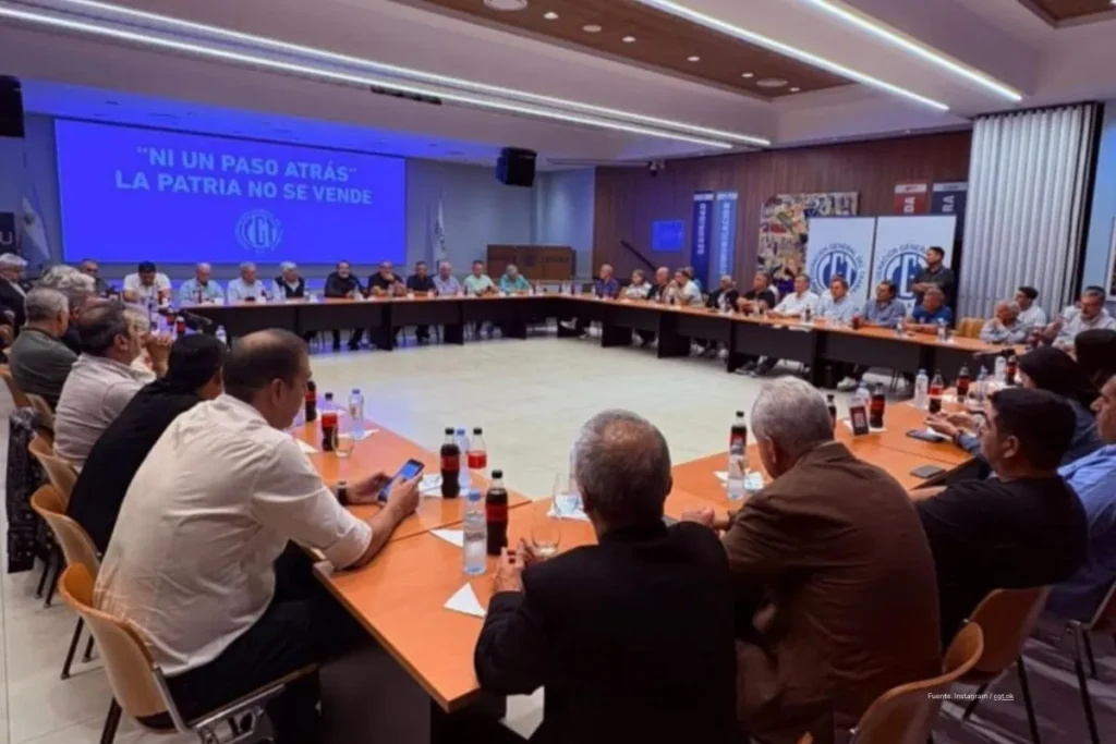 ¿Reforma laboral o ajuste fiscal? El rol del FMI en el plan de Milei 3 Dirigentes sindicales reunidos en Buenos Aires analizan la reforma laboral de Milei y el acuerdo con el FMI.