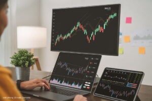 Metatrader, Plataforma MetaTrader 4 en pantalla, Más Colombia