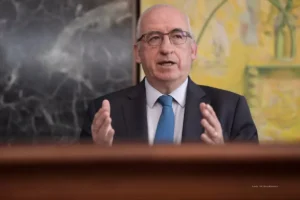 Gerente del Banco de la República durante intervención pública sobre el comportamiento de la inversión en Colombia y el crecimiento económico.