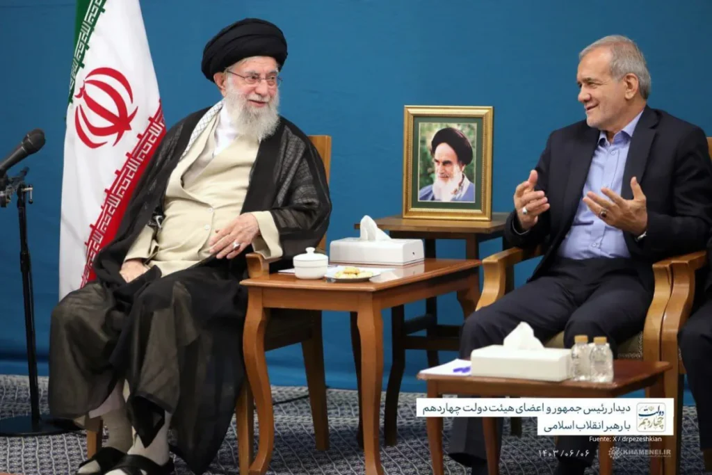 Guerra en Irán: ¿puede EE. UU. tomarse el estrecho de Ormuz? 3 El líder supremo de Irán conversa con funcionarios del gobierno en medio de las tensiones regionales por la guerra en Irán.