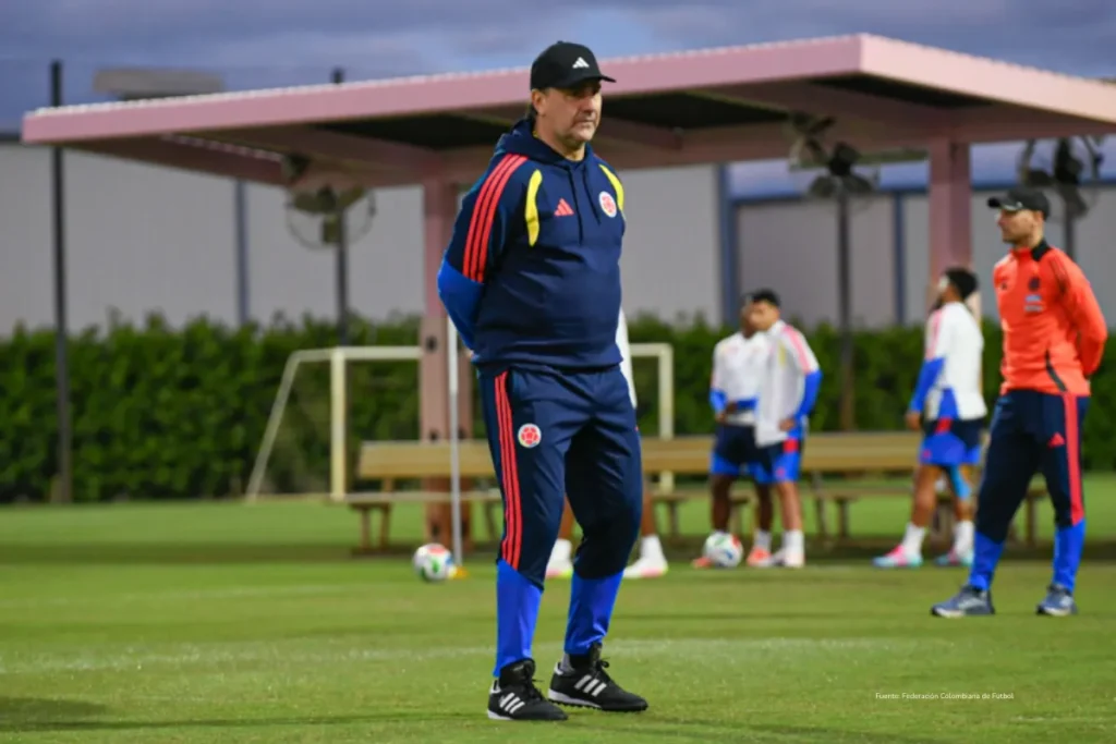 El Club de la Sele: la apuesta de la Federación para convertir al hincha en protagonista del nuevo ciclo mundialista 3 Néstor Lorenzo durante entrenamiento de la Selección Colombia en el marco del lanzamiento de El Club de la Sele rumbo al Mundial 2026.