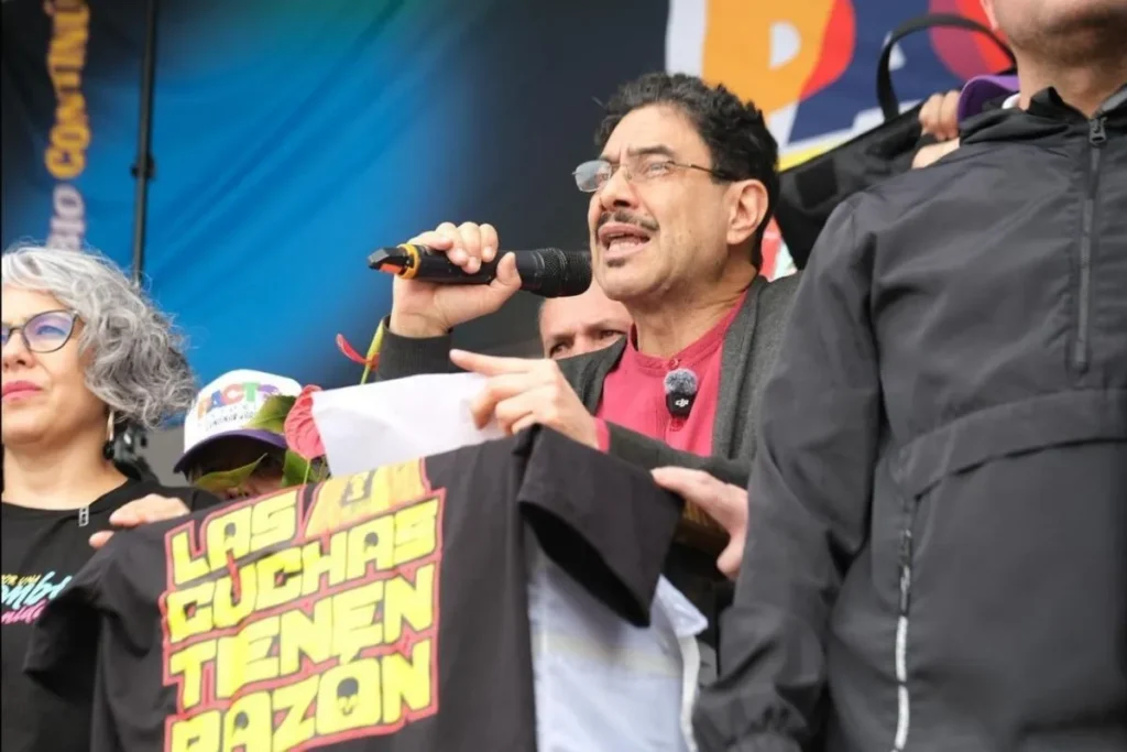 Seguridad en Colombia: qué candidatos proponen 40.000 policías, más cárceles o bombardeos contra el crimen 4 Ivan Cepeda