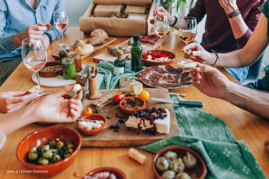 Guía para organizar una cata de productos mediterráneos en casa 3 productos mediterráneos, organizar una cata, mesa de degustación mediterránea, Más Colombia