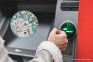 Colombia Mayor, transferencias monetarias, persona de Colombia Mayor recibiendo transferencia monetaria, Más Colombia