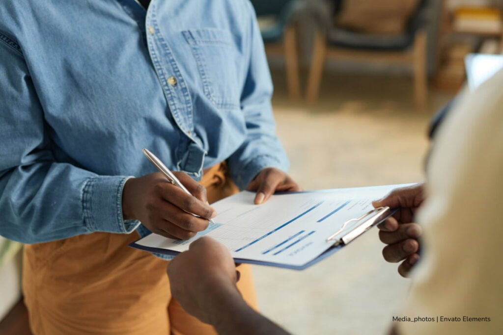 ¡Pilas! Queda poco plazo para reclamar pagos de Renta Ciudadana y Devolución del IVA en Colombia 2 Renta Ciudadana y Devolución del IVA, persona inscribiéndose a transferencias monetarias, Más Colombia