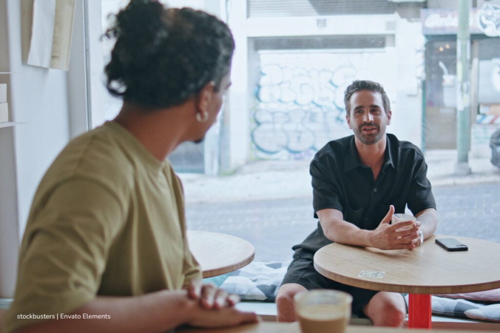 How Engaging in Stranger Chat Enhances Mental Well-Being 4 Stranger Chat, talking to strangers, Más Colombia