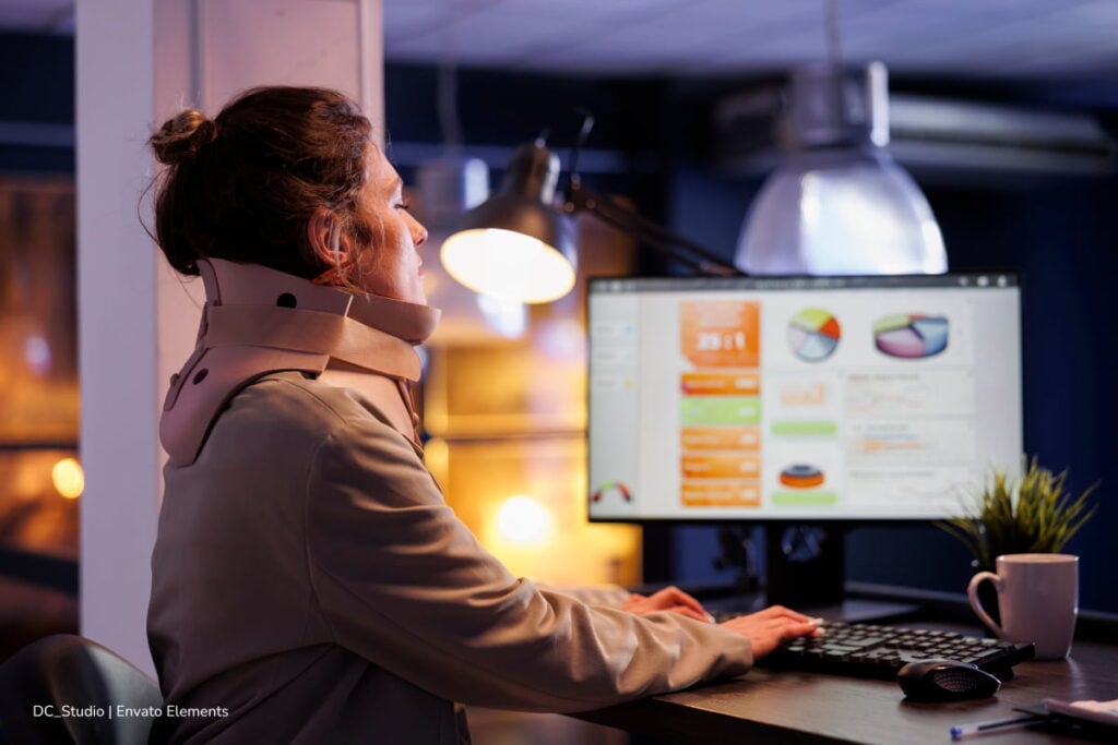 ¡Preocupante! Síndrome de cabeza caída alerta por una condición ligada a hábitos con el celular 3 síndrome de cabeza caída, uso excesivo del celular, dolor de cuello por celular, Más Colombia