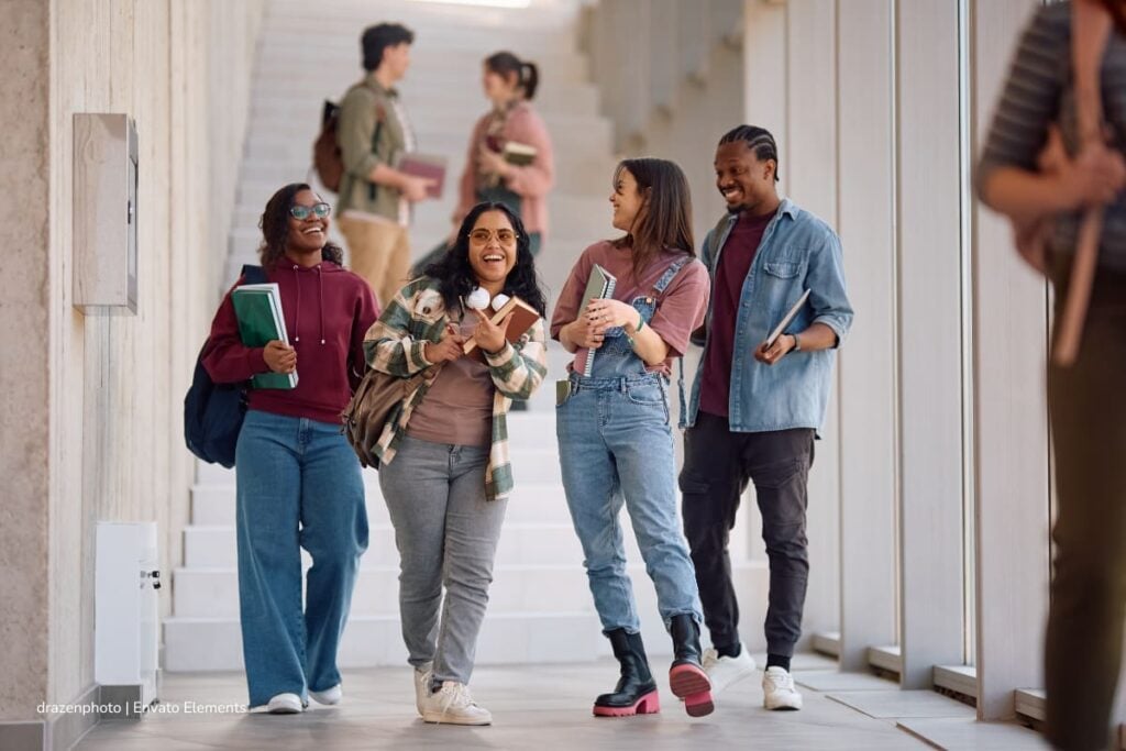egresados universitarios, profesionales graduados, educación superior en Colombia, Más Colombia