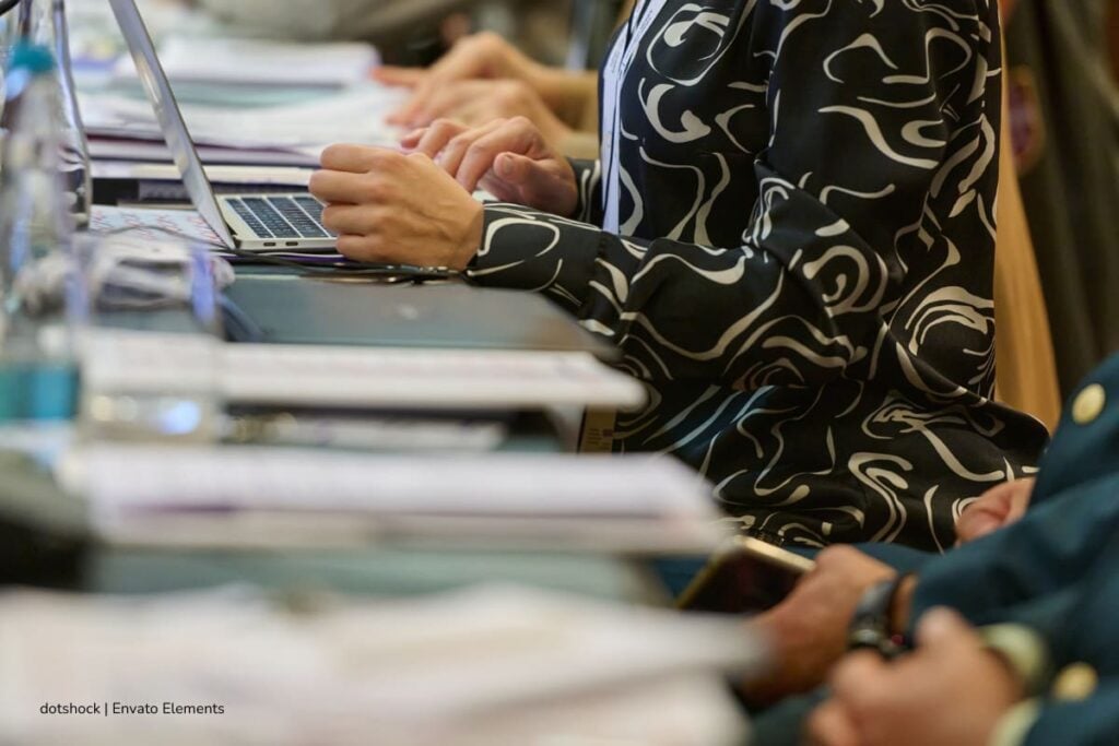 ¡Inscríbase! Abren curso gratuito de la CNSC y hasta el 13 de abril puede aplicar 2 curso gratuito de la CNSC, empleados públicos tomando curso de la CNSC, Más Colombia