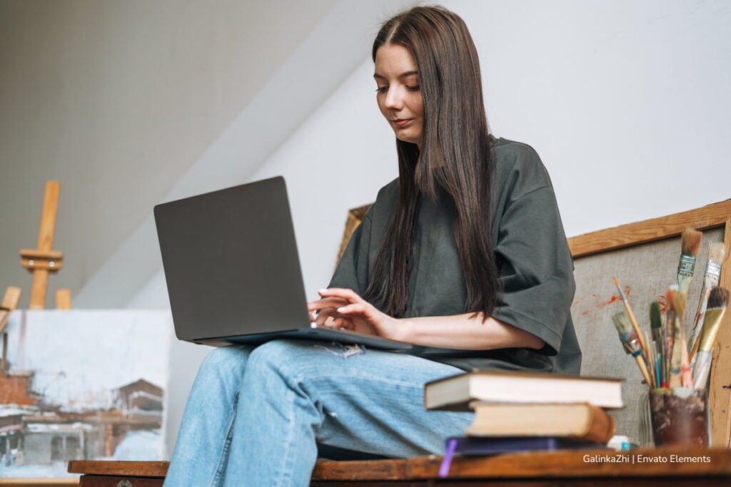 ¡Inscríbase! Abren curso gratuito de la CNSC y hasta el 13 de abril puede aplicar 3 curso gratuito de la CNSC, joven aprendiendo sobre el empleo público, Más Colombia