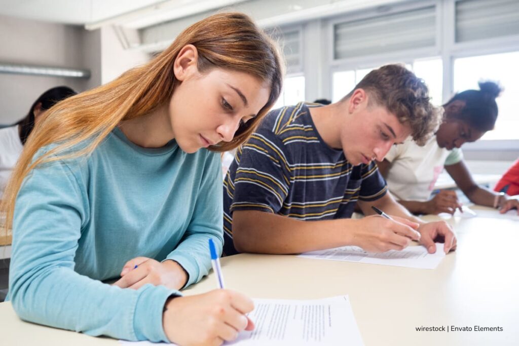 Abren inscripciones a la UPC: fechas importantes para aspirantes a programas de pregrado en 2026 2 inscripciones a la UPC, jóvenes presentando prueba de ingreso, Más Colombia