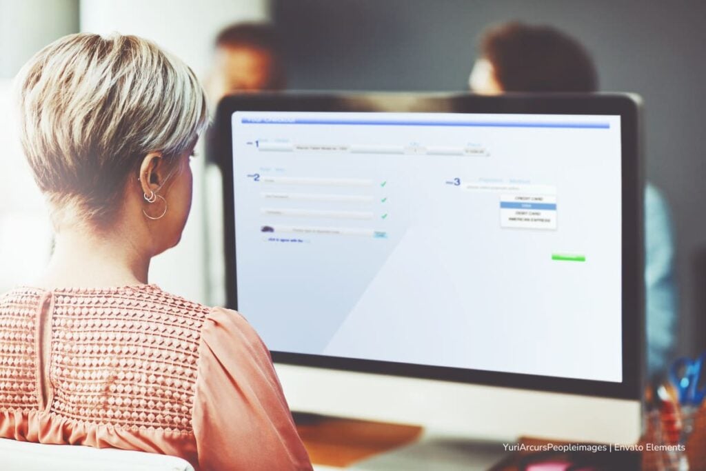 La CNSC retoma inscripciones para el concurso de Entidades del Orden Territorial y UApA: estas son las fechas de participación 2 Entidades del Orden Territorial y UApA, persona haciendo inscripción para concurso de la CNSC, Más Colombia