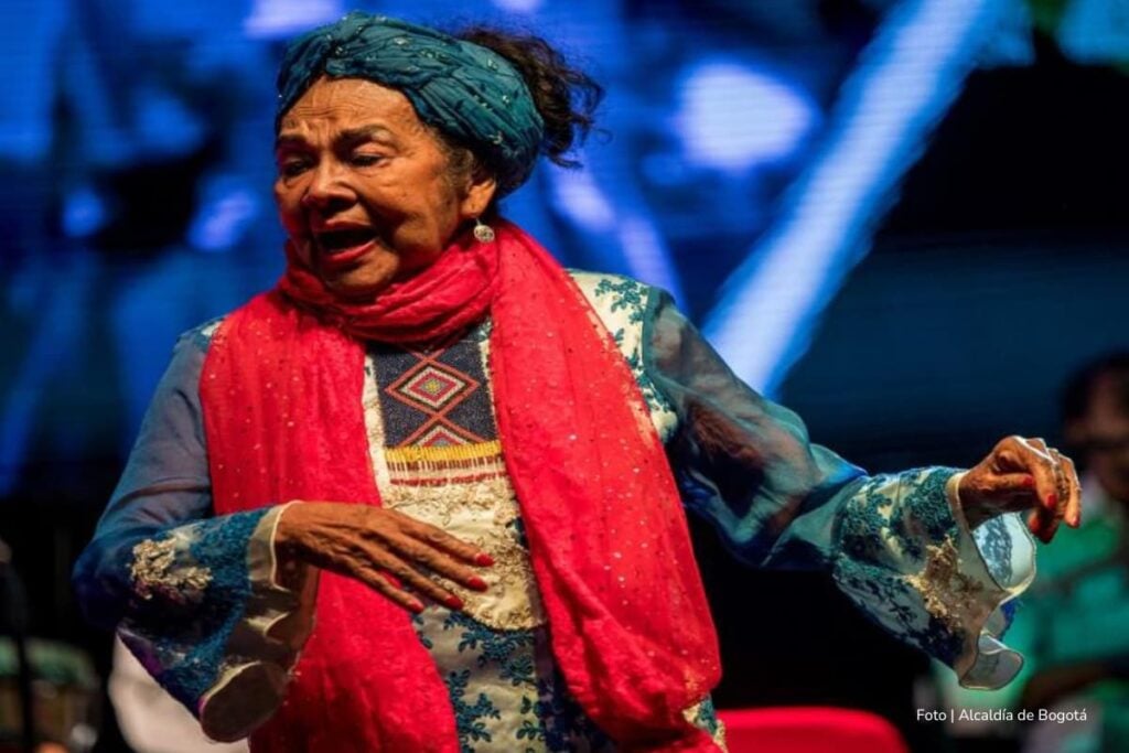 Totó la Momposina tendrá su último adiós en Bogotá y Mompox: así serán las honras para despedir a la voz del Caribe que comienzan hoy, 27 de mayo 3 Totó la Momposina, honras fúnebres de Totó, despedida a la artista colombiana de bullerengue, Más Colombia