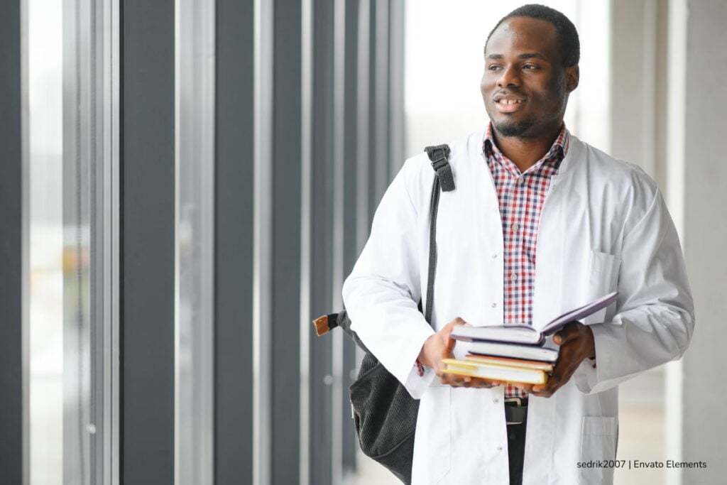 ¿Es profe en la capital? Abren convocatoria de becas para docentes en Bogotá: entregarán 100 cupos para maestrías y doctorados 3 becas para docentes en Bogotá, docente universitario, Más Colombia