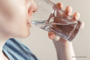 marca de agua, agua de bolsa, comercialización de agua en Bogotá, Invima, mala comercialización de agua en Bogotá, Más Colombia