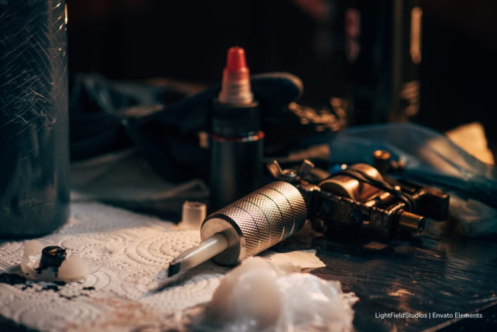 ¿Sabía que hacerse un tatuaje puede afectar o tener consecuencias en su sistema inmunitario?, esto dicen los expertos 2 hacerse un tatuaje, sistema inmunitario, máquina de tatuar, Más Colombia