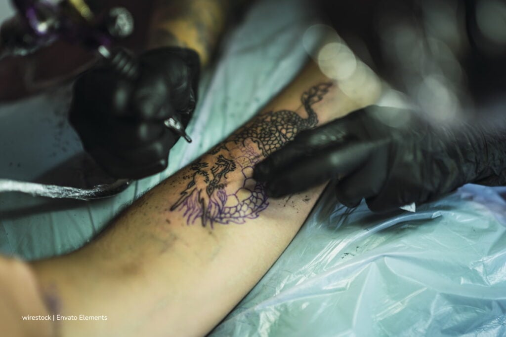¿Sabía que hacerse un tatuaje puede afectar o tener consecuencias en su sistema inmunitario?, esto dicen los expertos 3 hacerse un tatuaje, sistema inmunitario, sistema inmunitario puede afectar el sistema inmunitario Más Colombia