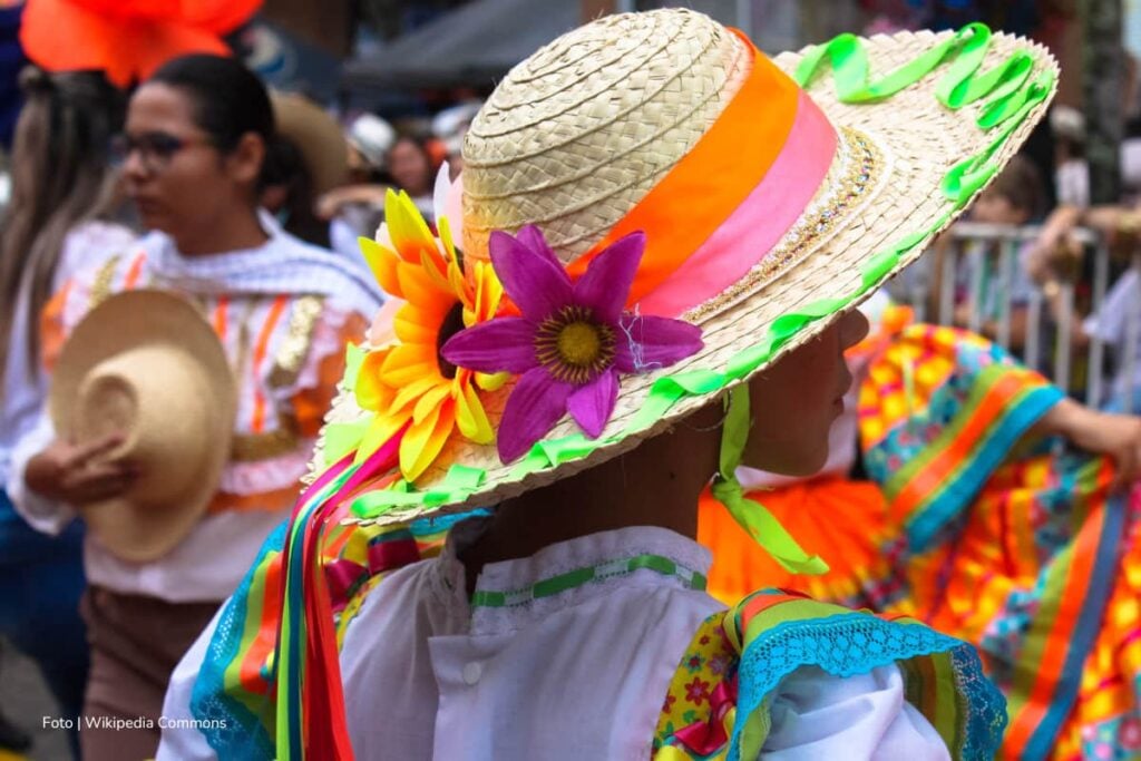 Una de las cosas más ricas de ir a pasear es la comida: esta es la tradición gastronómica en las Fiestas de San Pedro 2026 4 fiestas de San Pedro, comida huilense, Festival del Bambuco, Festival del Bambuco en el Huila, Más Colombia