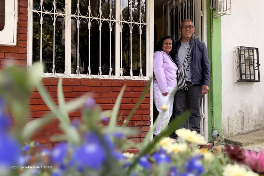 subsidio de arriendo en Bogotá, pareja recibiendo subsidio de arriendo, Más Colombia